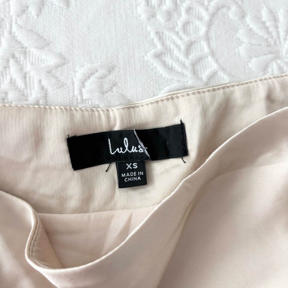 NWOT Lulus Chic Wishes Champagne Satin Midi Skirt XSmall - Picture 3 of 8